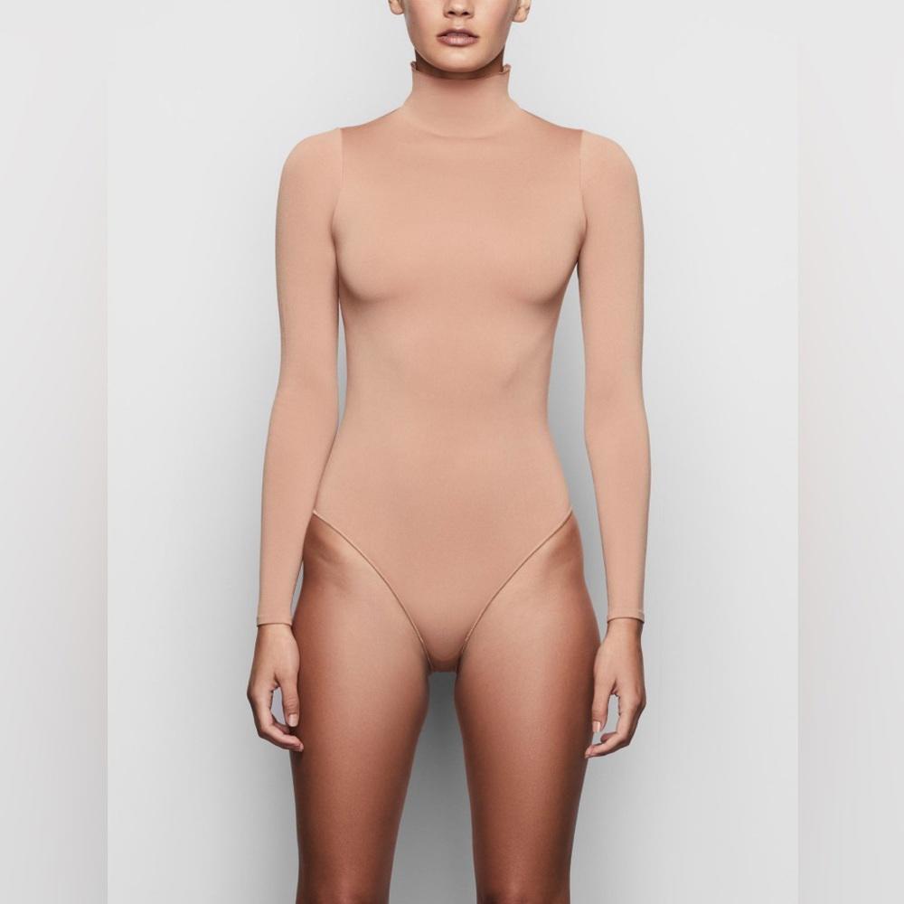 SKIMS- Essential Mock Neck Long Sleeve Bodysuit in Sienna- Women's S/M